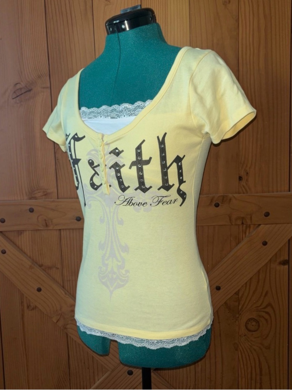 Yellow Scoop Neck 'Faith Above Fear' Lace-Trim Short Sleeve Tee y2k